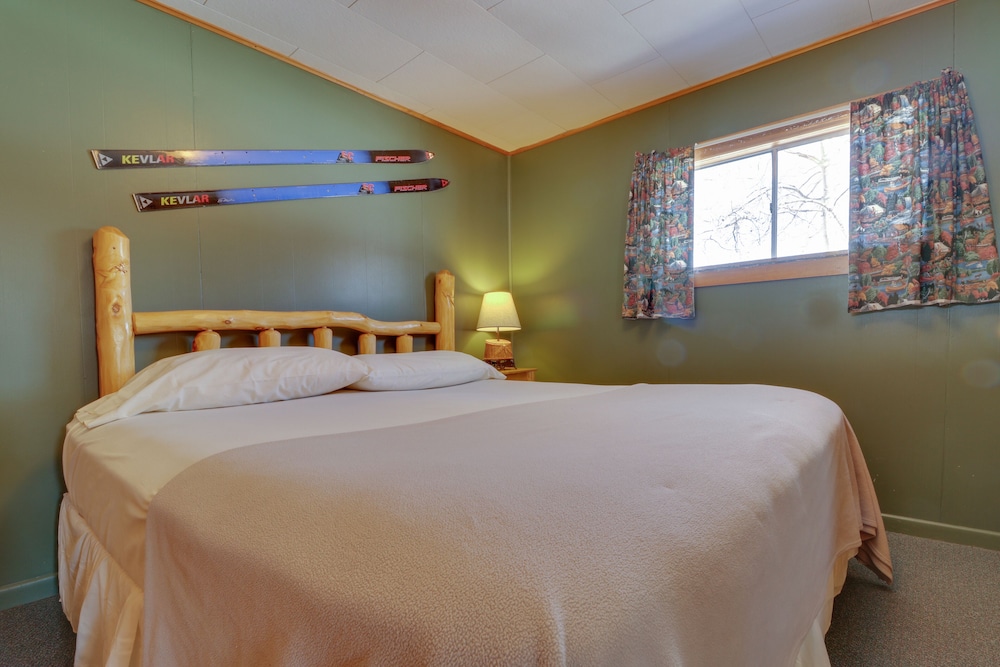 Dogfriendly, 17unit property with fireplaces and space for over 100