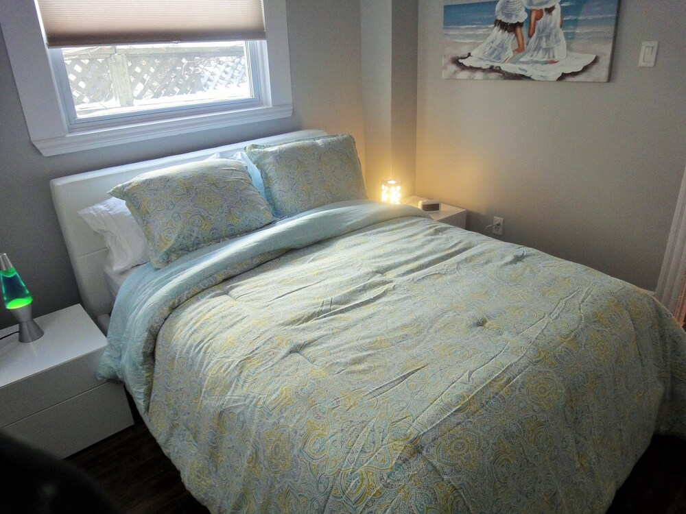 Beautiful 2 Bedroom Den Or 3 Bedroom Flat In The Heart Of