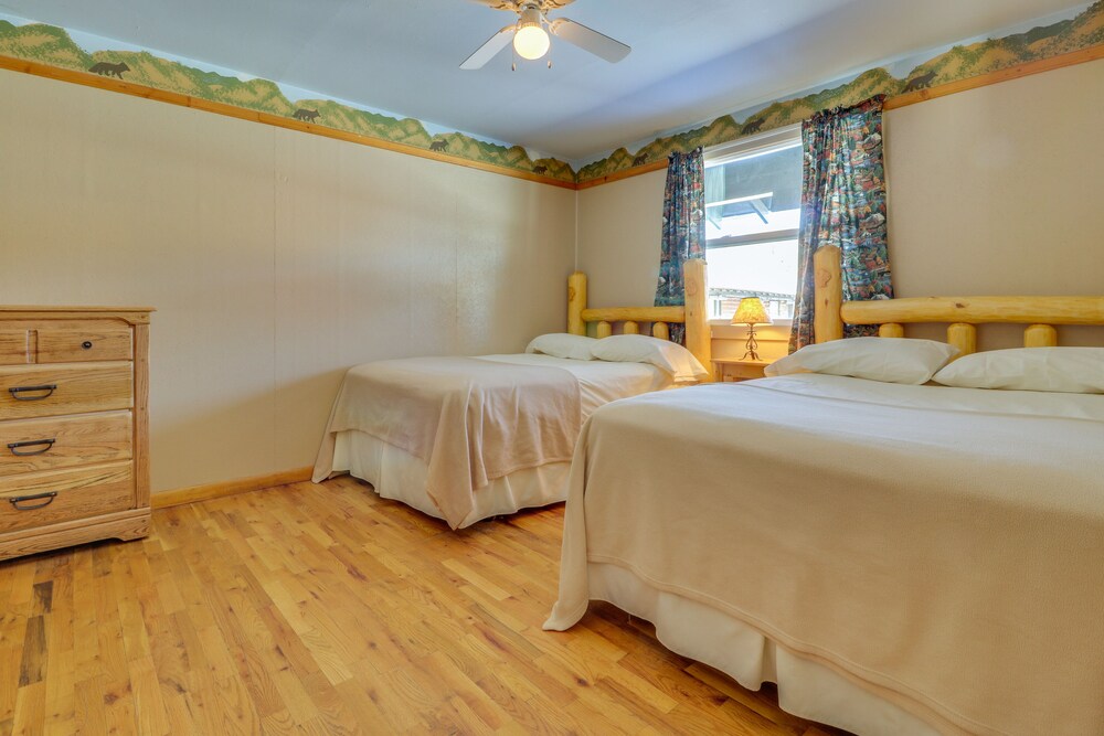 FiveCabin Property with Grill, WiFi & Cable Dogs South