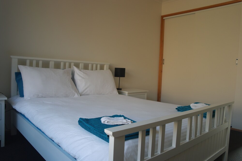 Modern 2 bedroom Unit