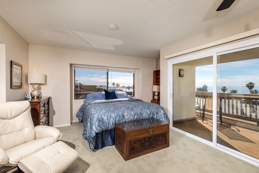 View of Panoramic Views - Penthouse Freehold next to MRT and Schools