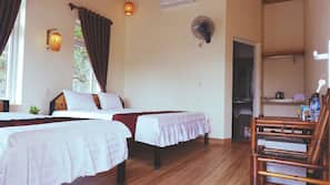 Minibar, desk, free WiFi