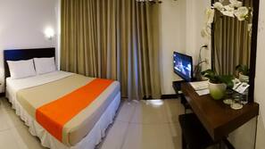 In-room safe, desk, iron/ironing board, free WiFi