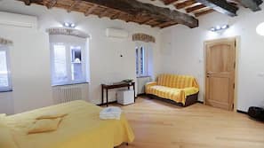 1 dormitorio, colchones con acolchado adicional, escritorio