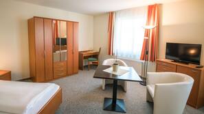 Minibar, Zimmersafe, Verdunkelungsvorhänge, schallisolierte Zimmer