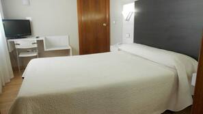 Escritorio, cortinas opacas, wifi gratis y acceso en silla de ruedas