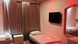 Coffre-forts dans les chambres, bureau, fer et planche à repasser