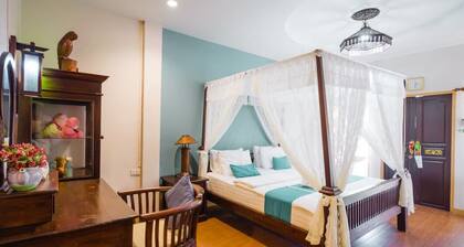 P Paradise Hotel