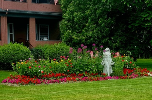Glenora Wine Cellars Hotels Find Hotel Deals 1922 Starkey House Bed Breakfast Inn