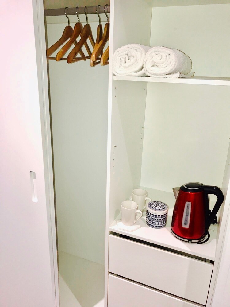 Luxury 5 Star, Brand New Townhouse, Sleeps 6, $20 Bondi Pizza Gift Card