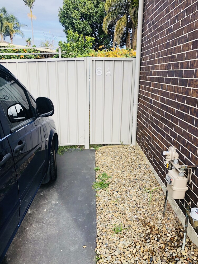 Luxury 5 Star, Brand New Townhouse, Sleeps 6, $20 Bondi Pizza Gift Card
