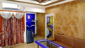 Premium bedding, in-room safe, desk, soundproofing