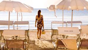 Una spiaggia nelle vicinanze