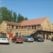 Top Deals On Hotels Near Raf Northolt Nht London Expedia Riverside Hotel
