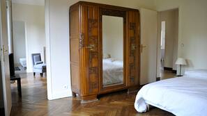 3 chambres, rideaux occultants, fer et planche à repasser