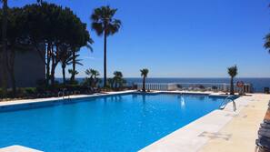 6 outdoor pools