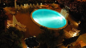 Piscina stagionale all'aperto, ombrelloni da piscina