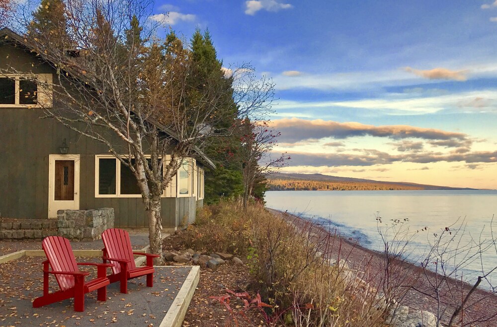 Lake Superior Beach Chalet Between Lutsen Grand Marais 2018 Room Featured Image