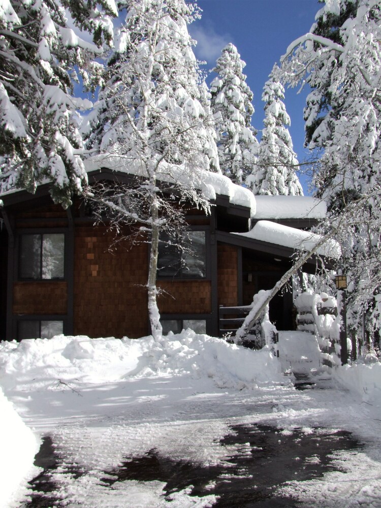 Rocky Ridge #113: 4  BR, 2.5  BA Condominium in Tahoe City, Sleeps 10