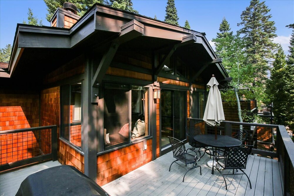 Rocky Ridge #113: 4  BR, 2.5  BA Condominium in Tahoe City, Sleeps 10