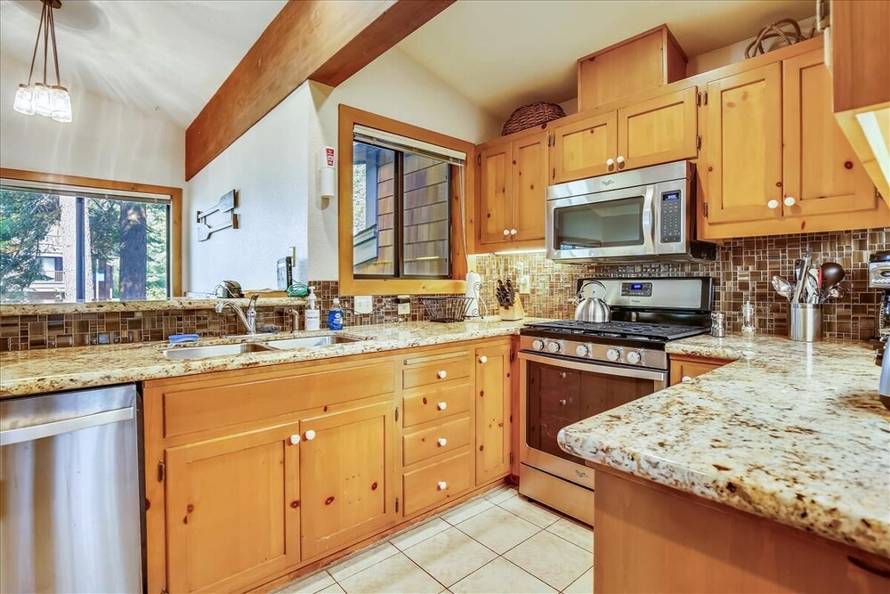 Rocky Ridge #113: 4  BR, 2.5  BA Condominium in Tahoe City, Sleeps 10