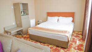 Minibar, desk, free WiFi