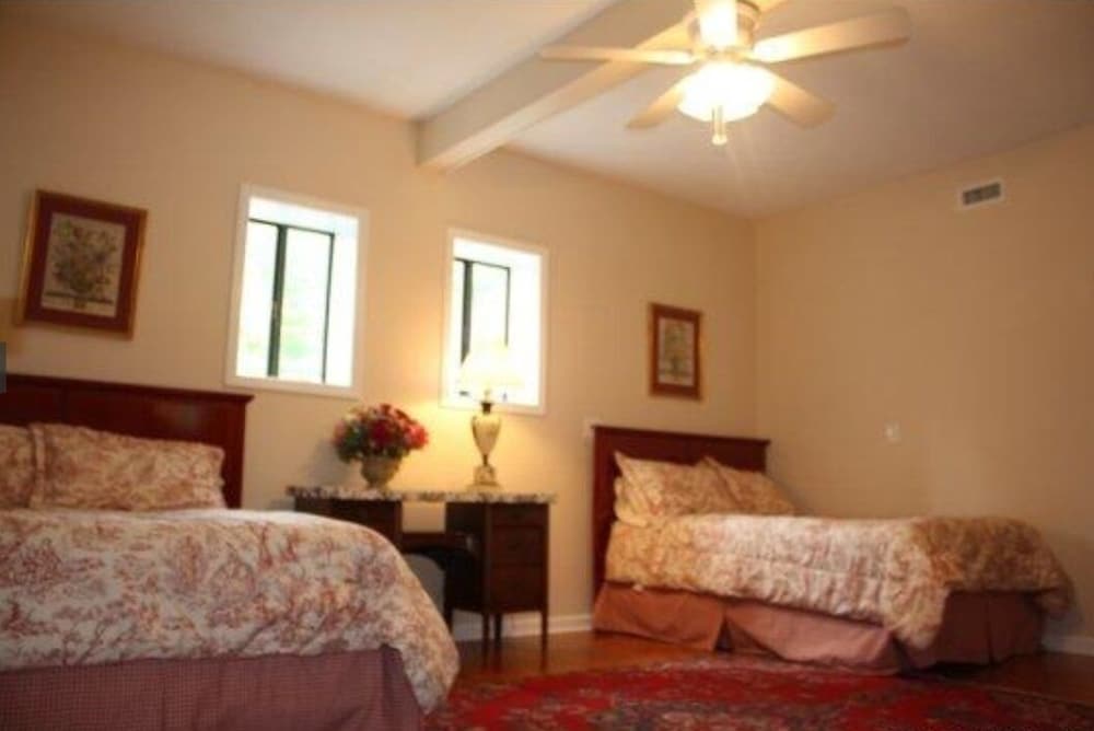 ❤️*Downtown Saluda*❤️PETS *Large OpenConcept HOME & LOTS of PARKING-16 mins 2 TIEC