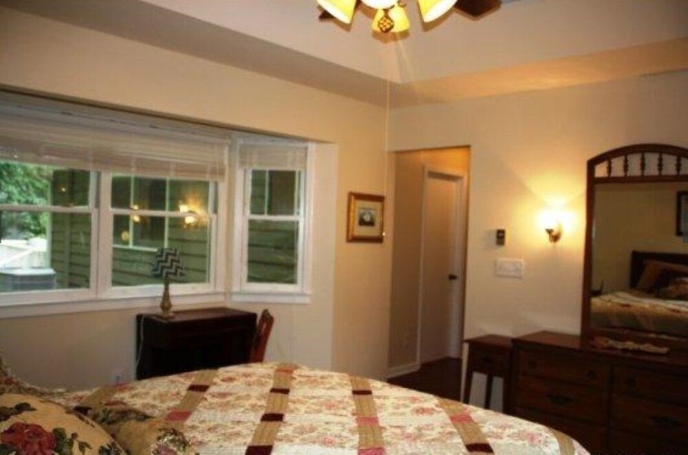 ❤️*Downtown Saluda*❤️PETS *Large OpenConcept HOME & LOTS of PARKING-16 mins 2 TIEC