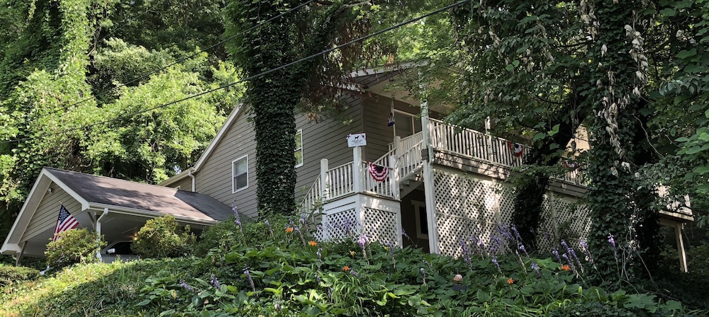 ❤️*Downtown Saluda*❤️PETS *Large OpenConcept HOME & LOTS of PARKING-16 mins 2 TIEC