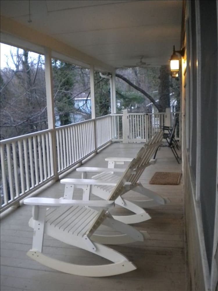 ❤️*Downtown Saluda*❤️PETS *Large OpenConcept HOME & LOTS of PARKING-16 mins 2 TIEC