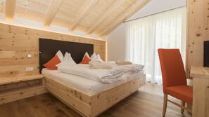3 Schlafzimmer, kostenlose Babybetten, kostenloses WLAN