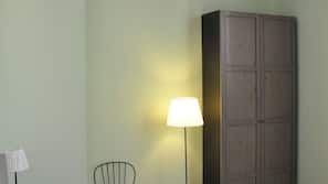 Premium bedding, desk, free cribs/infant beds, free WiFi