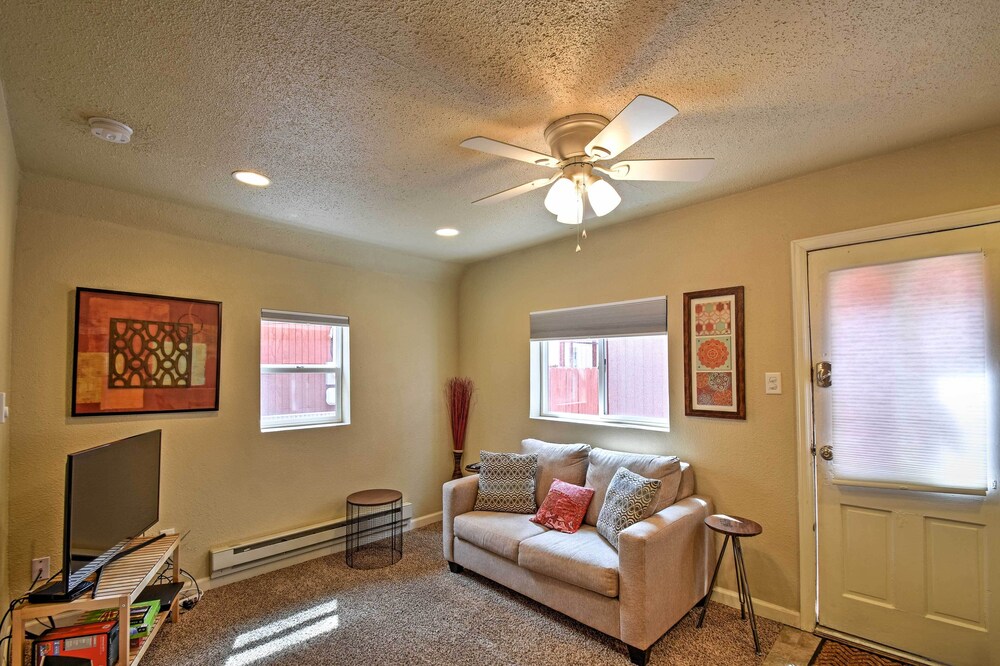 Creekside Cabin in Downtown Manitou Springs Pet Friendly, Deck & AC