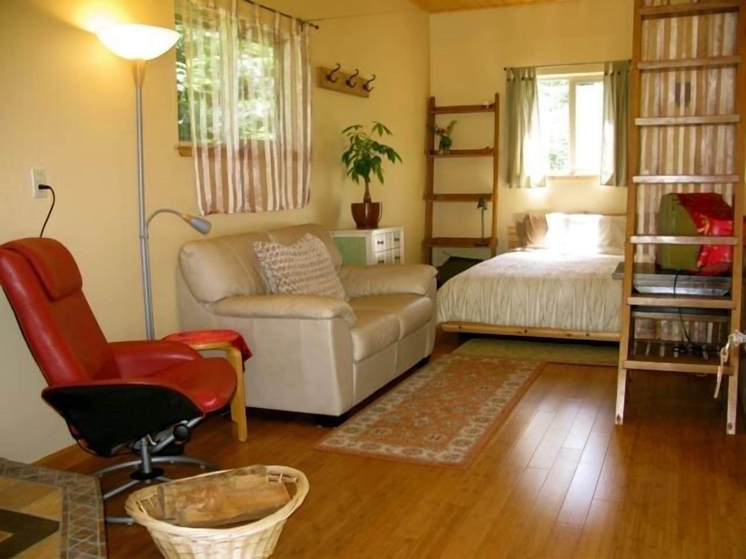 Arcata---cozy, Newer Cabin in the Redwoods，麦金雷维尔 - 美国 - 2021 优惠，点评和图片 in Eureka, United States