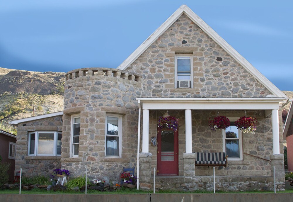 Little Castle In The Heart of Gardiner Gardiner Vrbo