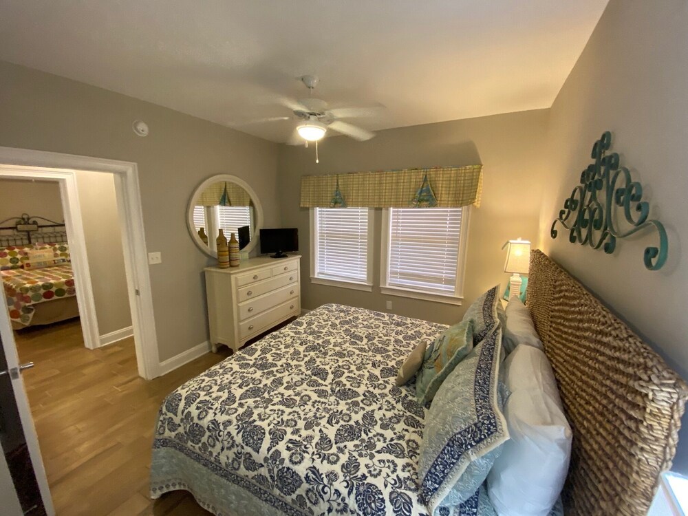 Premier condo located in Paradise Shores! Spectacular views of the gulf!