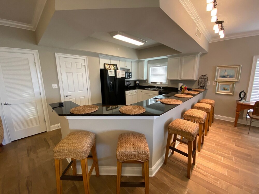 Premier condo located in Paradise Shores! Spectacular views of the gulf!