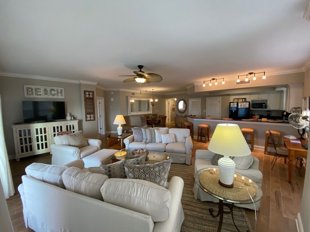 Premier condo located in Paradise Shores! Spectacular views of the gulf!