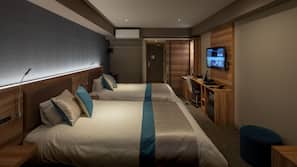 In-room safe, blackout drapes, free WiFi, linens