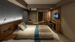 In-room safe, blackout drapes, free WiFi, linens