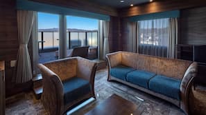 In-room safe, blackout drapes, free WiFi, linens