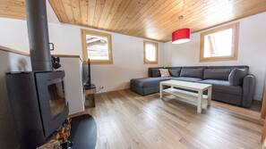 Flat-screen TV, fireplace