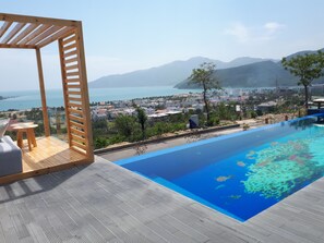 Outdoor pool, an infinity pool