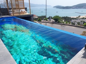 Outdoor pool, an infinity pool