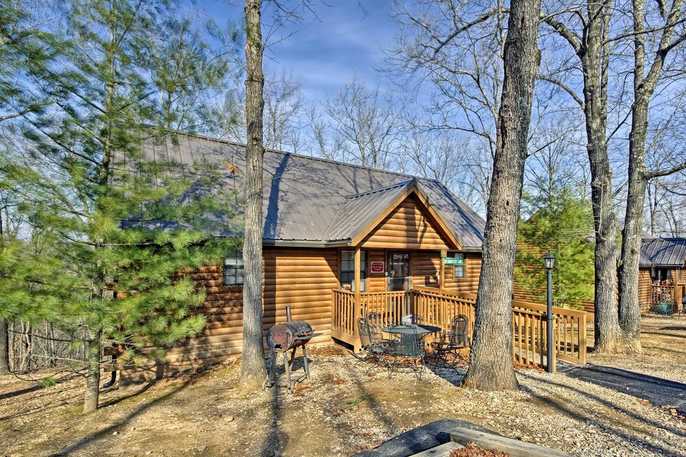 Branson Home W Screened Deck By Silver Dollar City In Branson