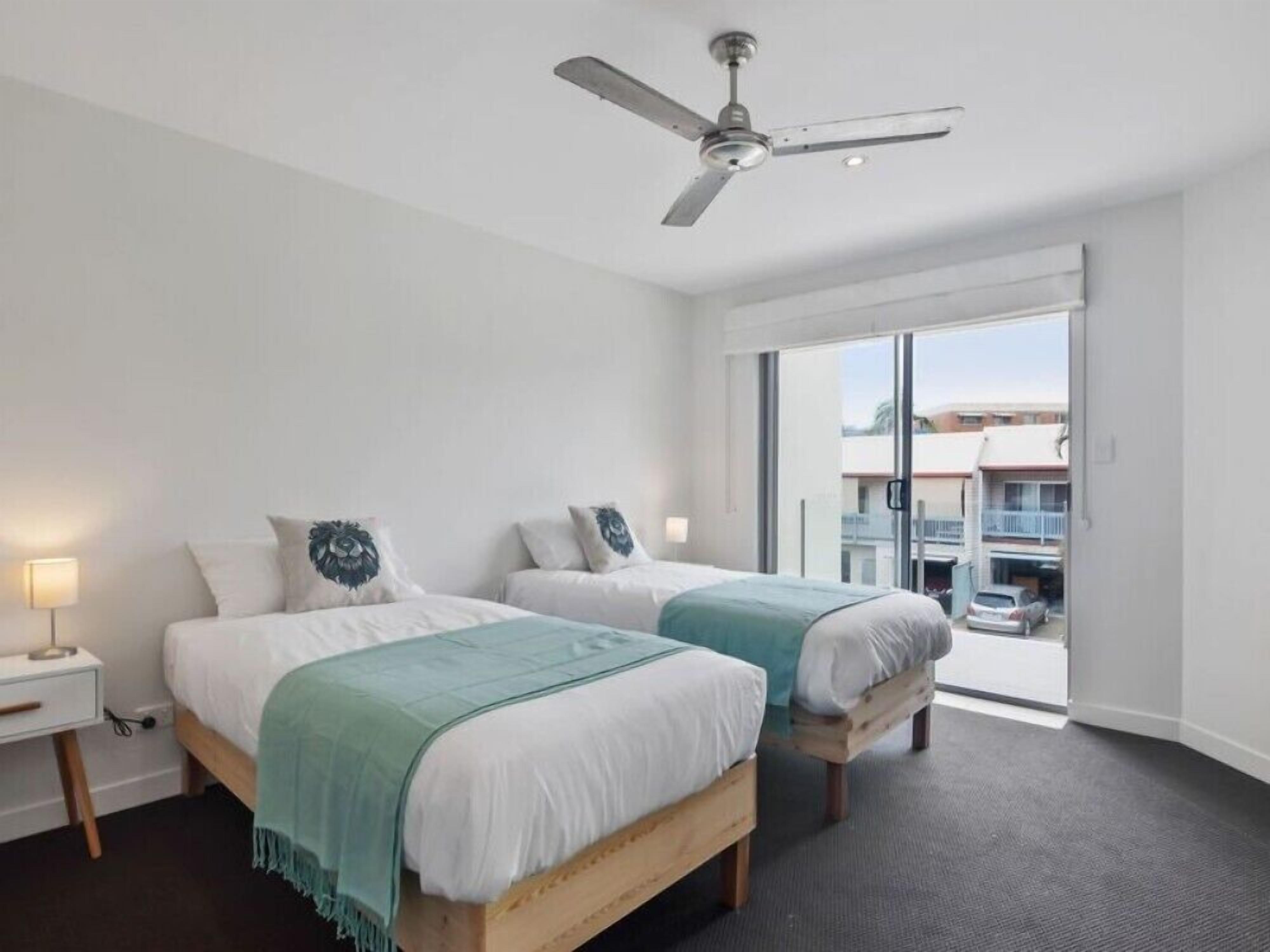 Luxury Townhouse 250m to the Beach