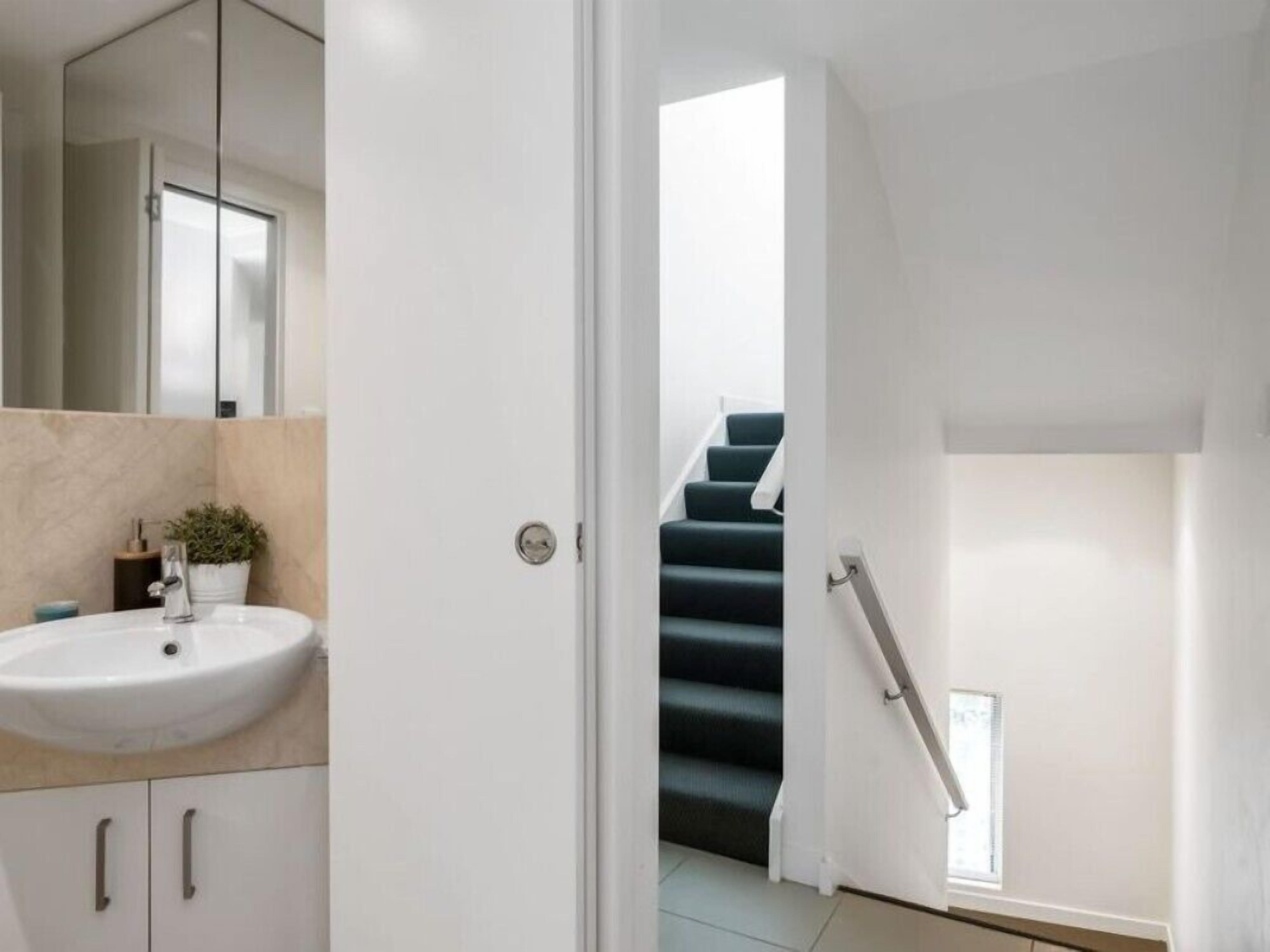 Luxury Townhouse 250m to the Beach