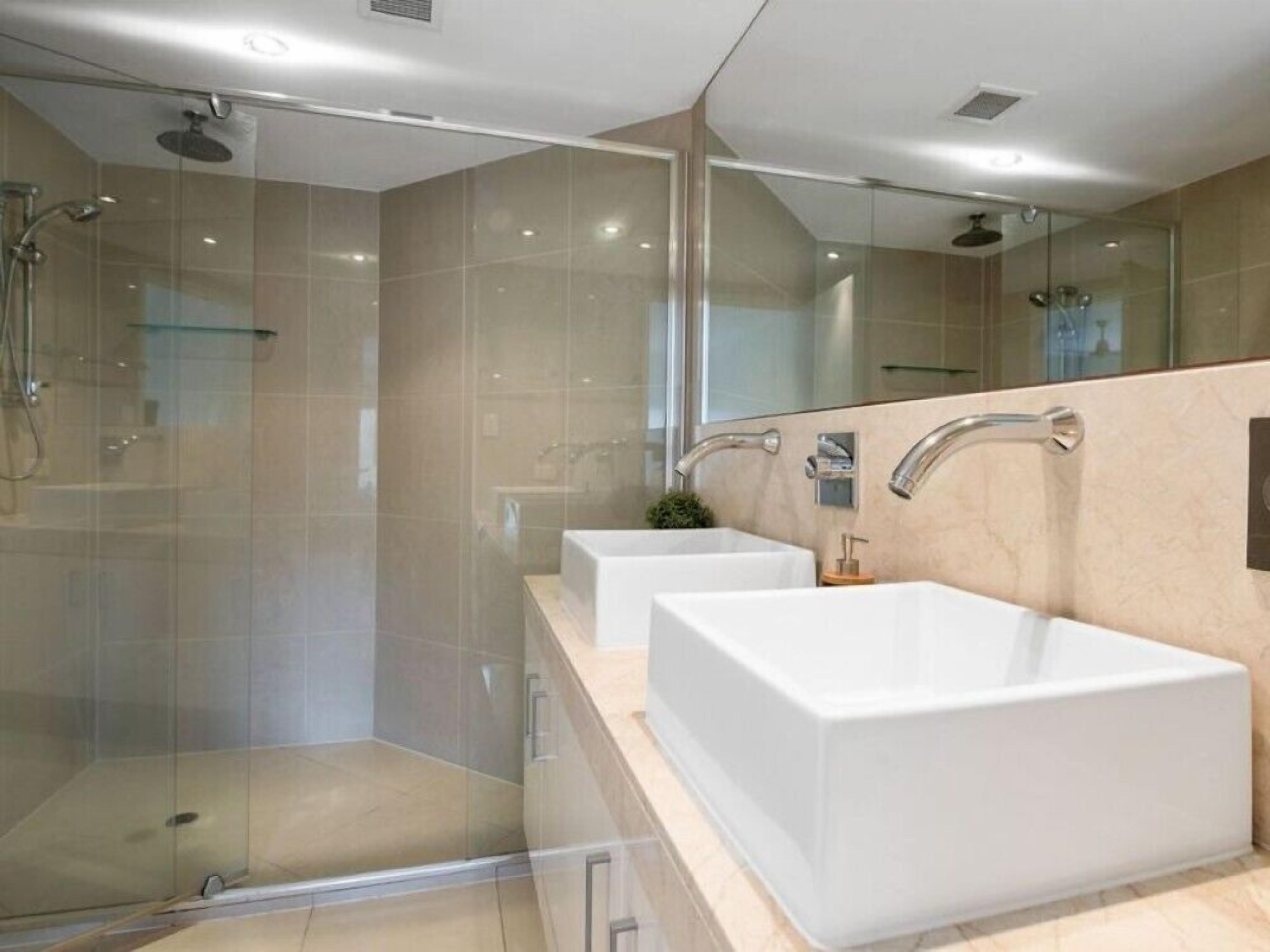 Luxury Townhouse 250m to the Beach