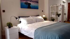 Tabla de planchar con plancha, wifi gratis, ropa de cama