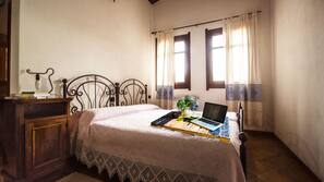1 bedroom, iron/ironing board